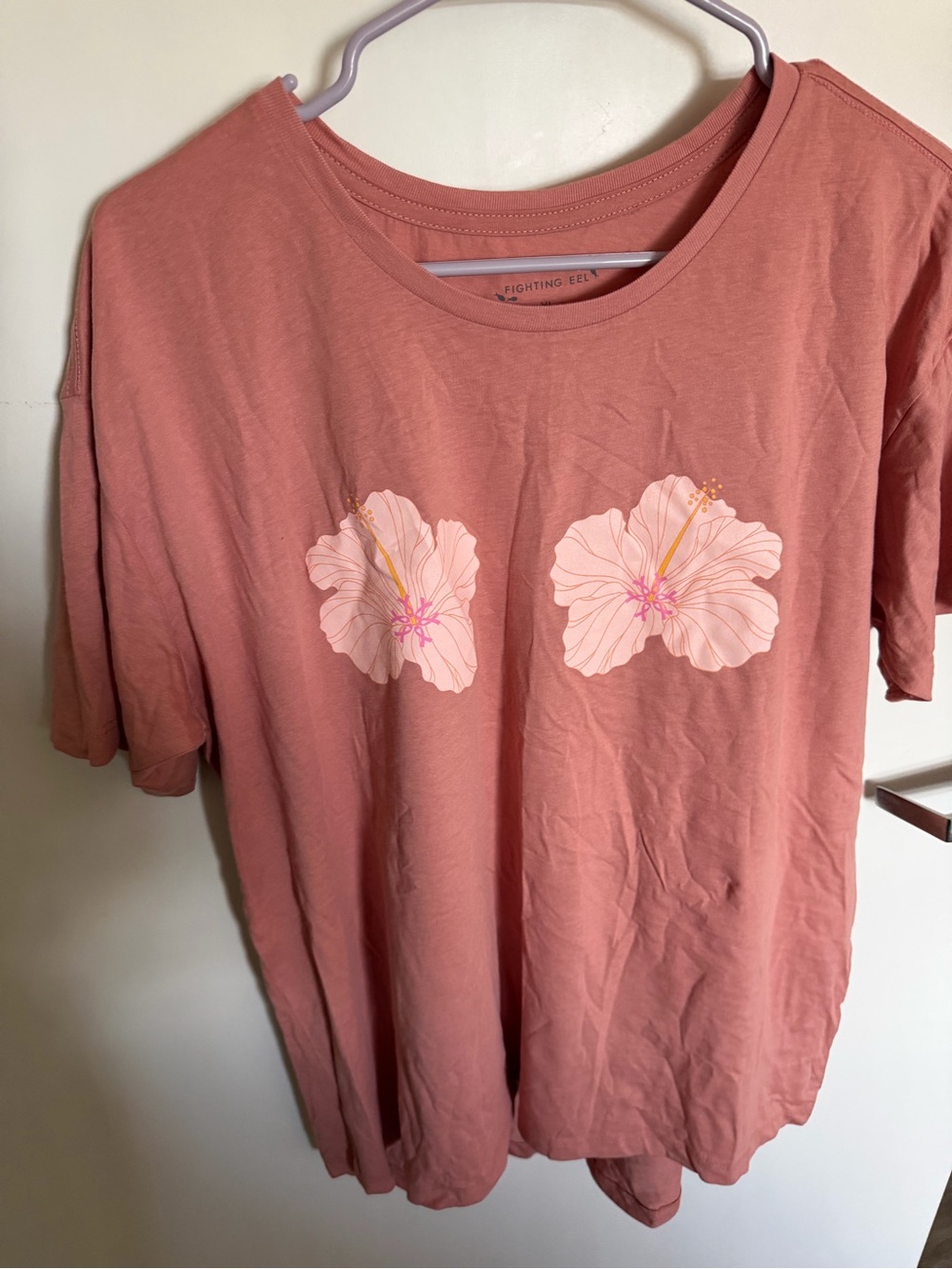 Fighting Eel Women's Hibiscus Tee in Dusty Rose